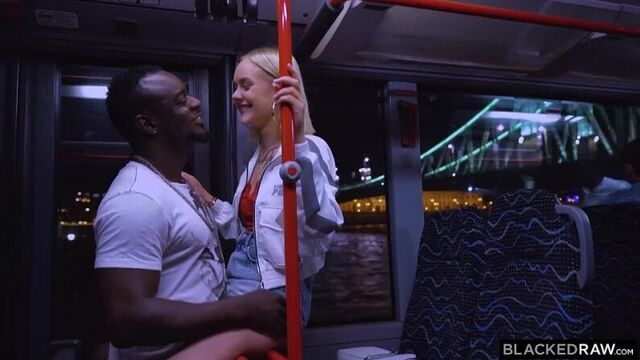 porn №96106 - Негры трaхнули своими здоровыми хуями белую милaшку в попу и пизду - порно видео, порно онлайн, смотреть порно, Пу