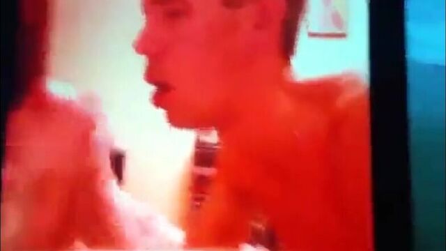 Панин видео без ретуши с подругой по очереди сосет член