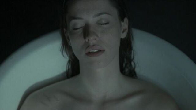 Ребекка Холл (Rebecca Hall) голая в фильме «Экстрасенс» (2011)