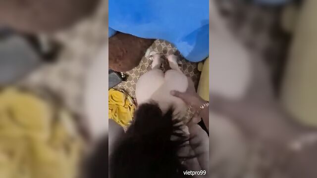 Трахаю вьетнамскую сестру у нее дома