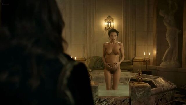 Анна Брюстер (Anna Brewster nude scenes in "Versailles" s02e01 2017)