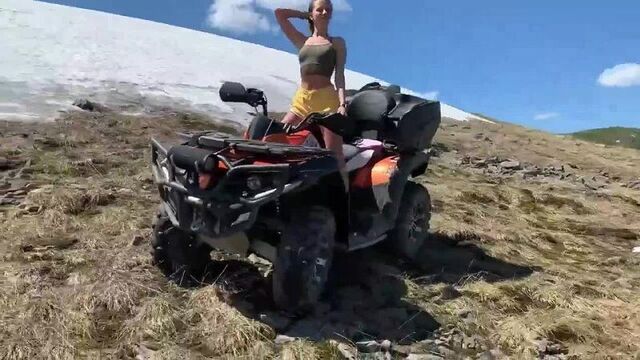 Жестко трахнул туристку на природе в публичном месте на квадроцикле Stella Flex [порно, секс, трахает, русское, инцест, мамка АМ